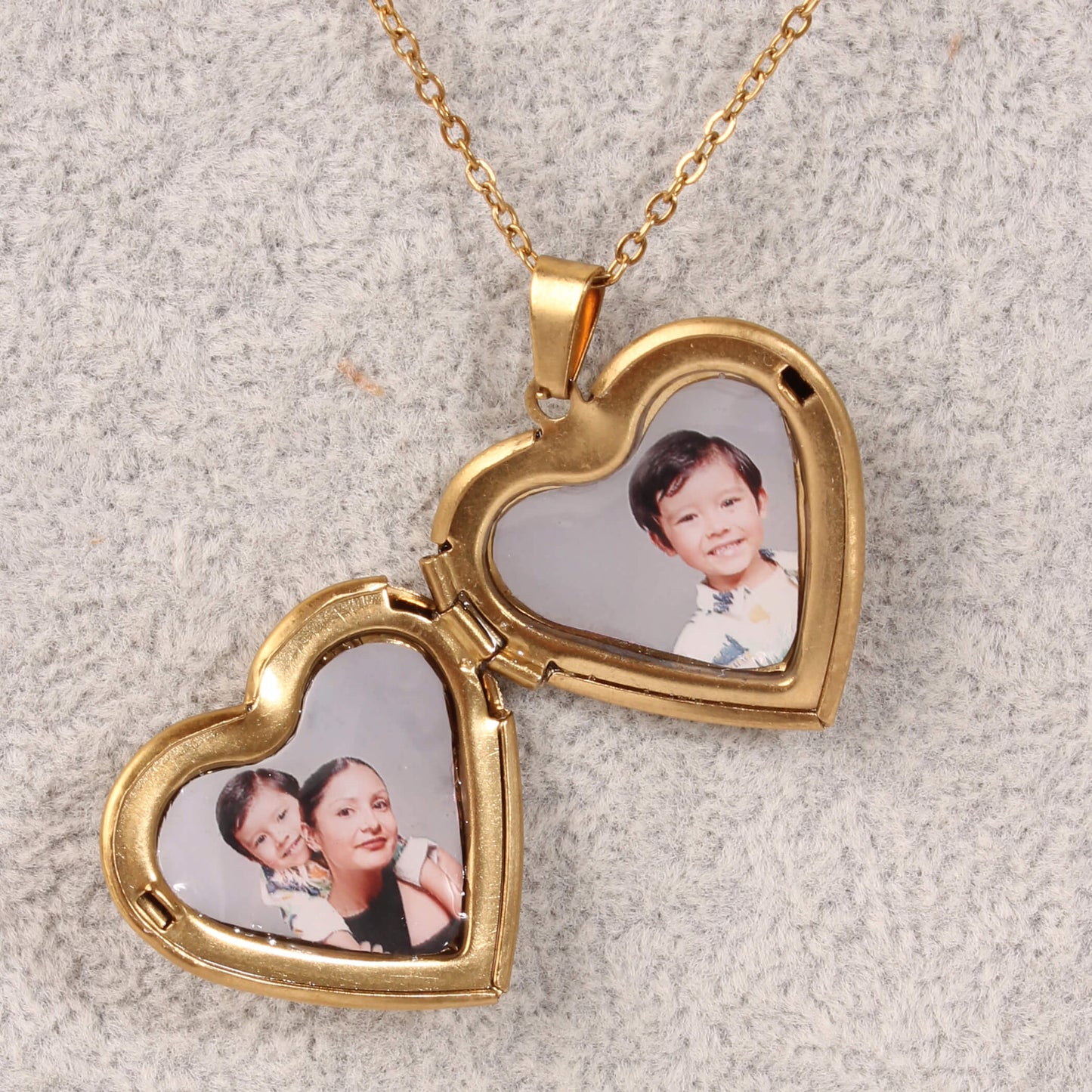 Relicario Corazón Dorado con Foto Personalizada — 2 Fotos